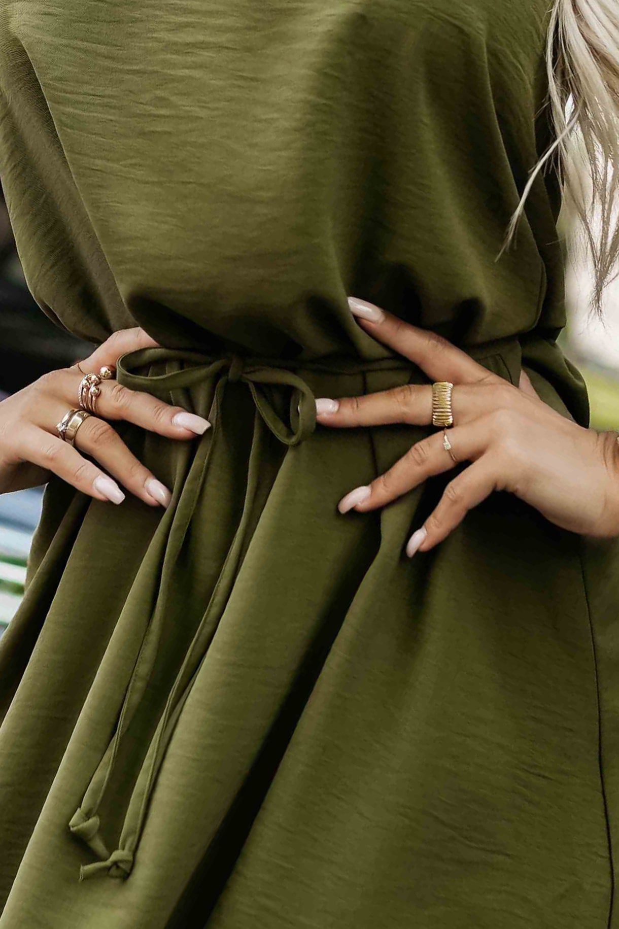 Robe trapèze sans manches avec ceinture à nouer