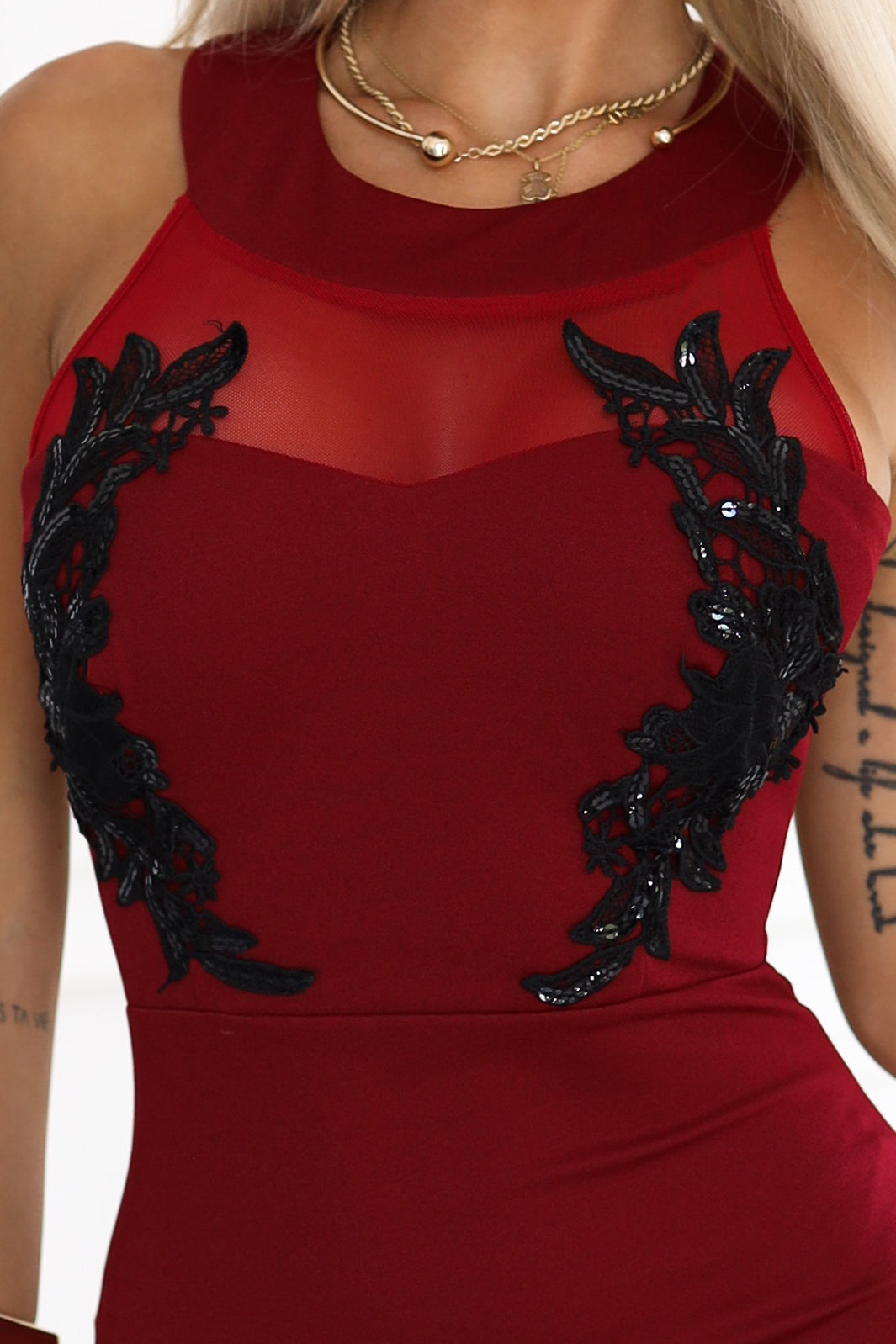 Robe sirène longue détails en dentelle bordeaux